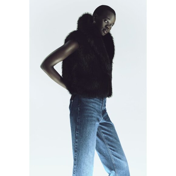 Zara Black Faux Fur Cropped Vest - Picture 3 of 10